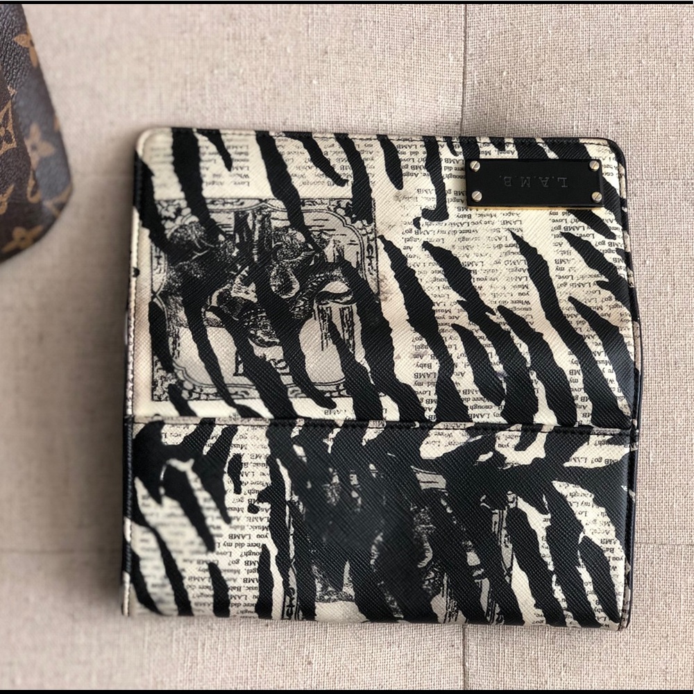 🌼🌼LAMB Canvas Wallet (Gwen’s Stefani’s)🌼🌼